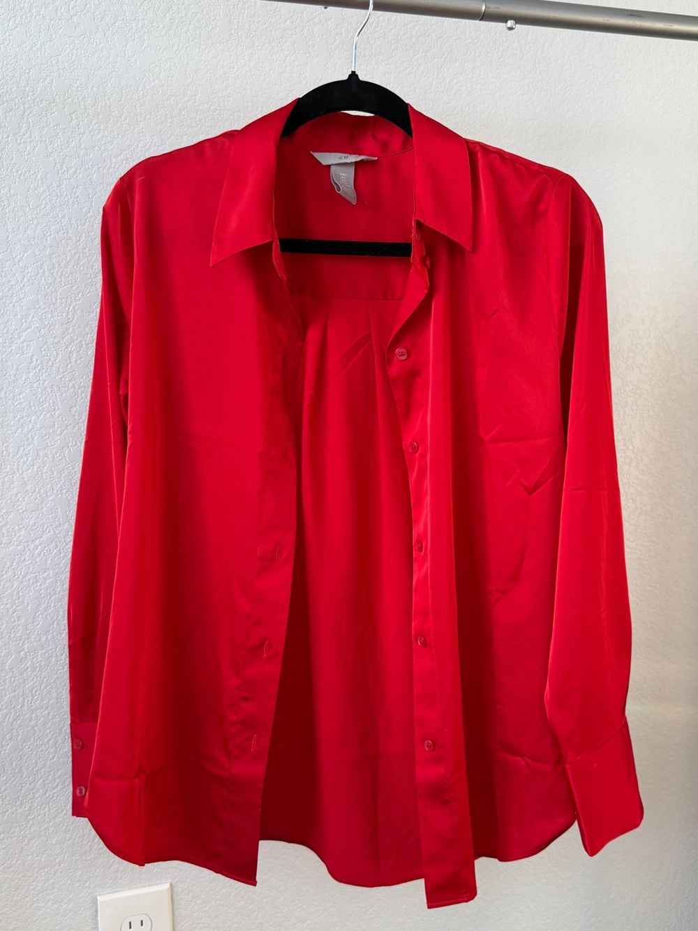 H&M Red Button-Up Dress Shirt